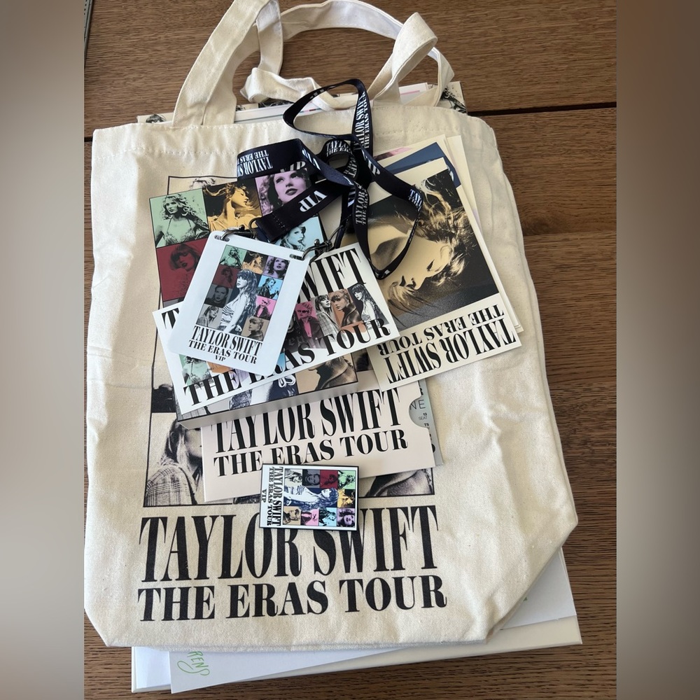 Taylor Swift VIP BOX - Picture 2 of 7